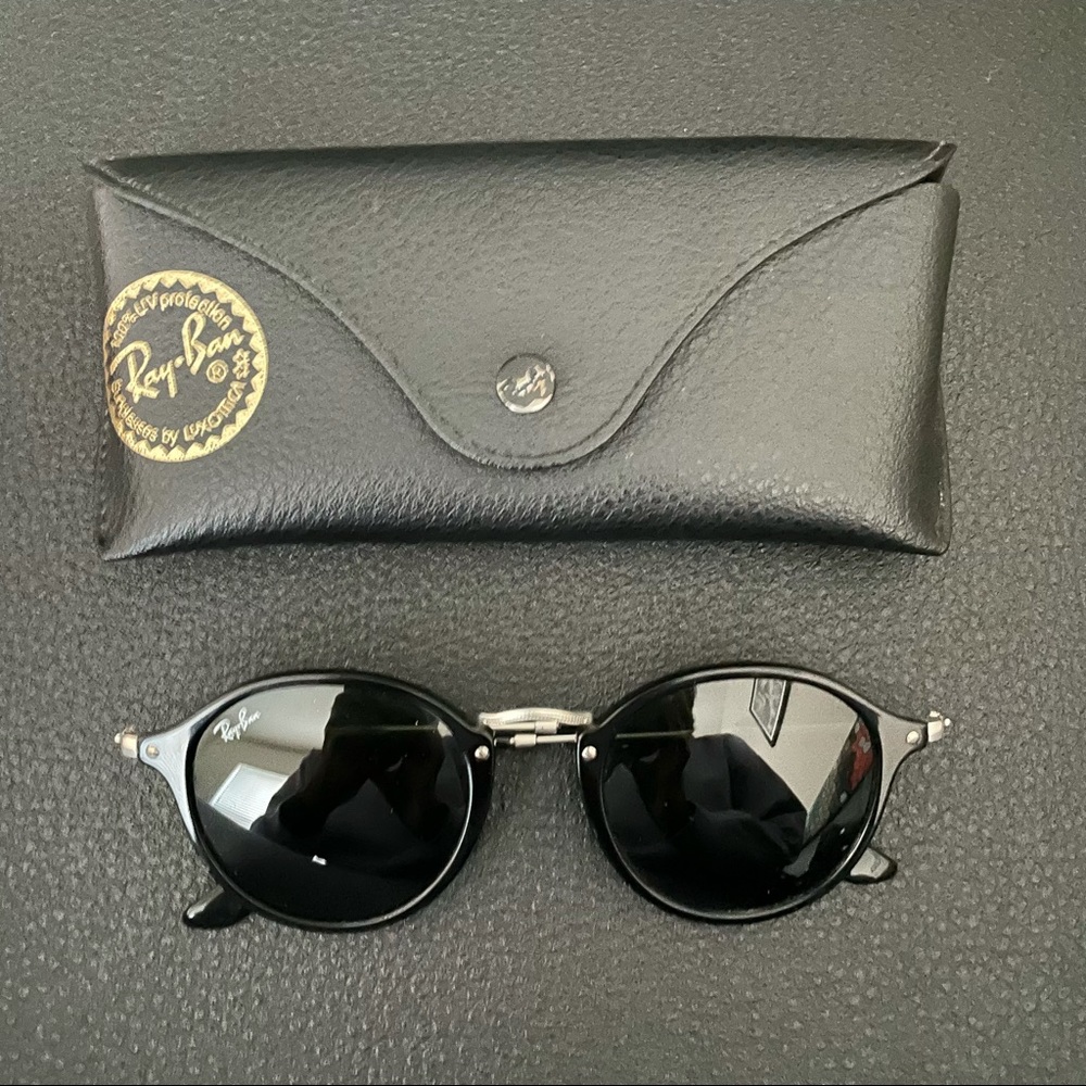 Ray-Ban round fleck sunglasses